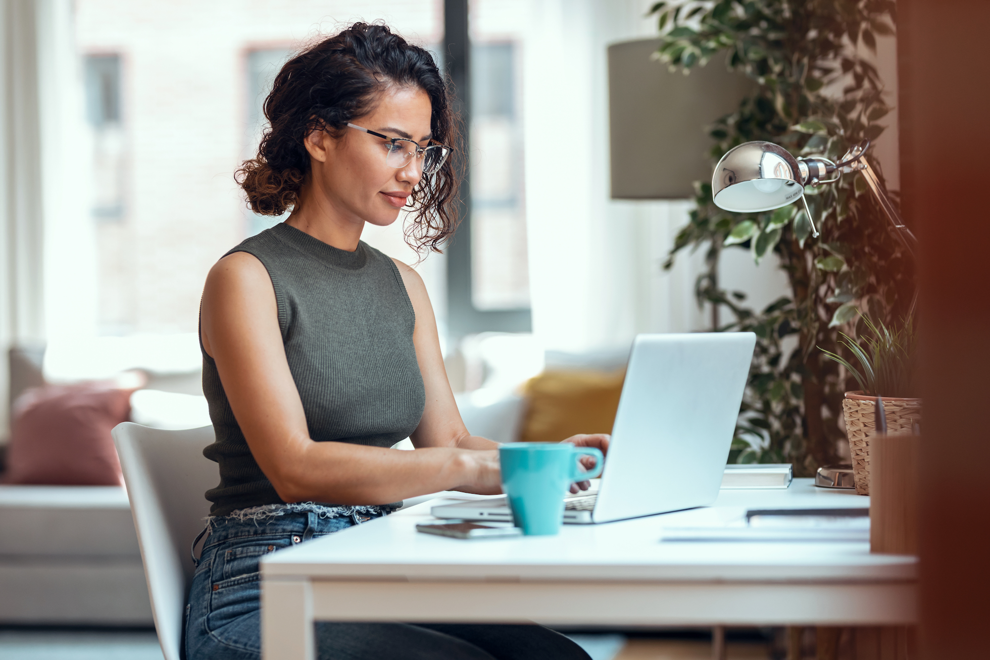Digital pathologist working remotely